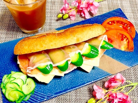 生ハムきゅうりのチーズコッペパン